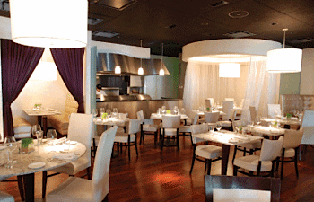 Vivo Partenza Italian restaurant Dining room in Boca Raton